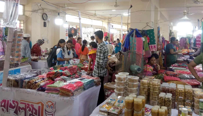পাথরঘাটায় আবির্ভাবের ৩ দিনব্যাপী ‘শারদ মেলা’ শুরু, ৫১ স্টলে বাহারি পণ্য 1 পাথরঘাটায় আবির্ভাবের ৩ দিনব্যাপী ‘শারদ মেলা’ শুরু, ৫১ স্টলে বাহারি পণ্য 1