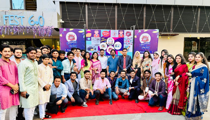 পিসিআইইউ’র জার্নালিজম ফেস্টে প্রাক্তন ও বর্তমান শিক্ষার্থীদের মিলনমেলা 2 পিসিআইইউ’র জার্নালিজম ফেস্টে প্রাক্তন ও বর্তমান শিক্ষার্থীদের মিলনমেলা 2