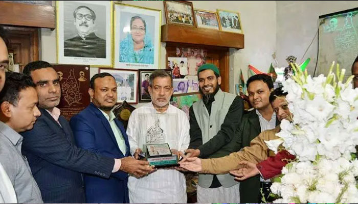 ২০১৯ সালের ৩ জানুয়ারি এবিএম ফজলে করিম চৌধুরী টানা চতুর্থ বার সংসদ সদস্য নির্বাচিত হওয়ায় প্রাণঢালা অভিনন্দন, শুভেচ্ছা ও ক্রেস্ট প্রদান করেন মুনিরীয়া যুব তবলীগ কমিটি বাংলাদেশের নেতারা।