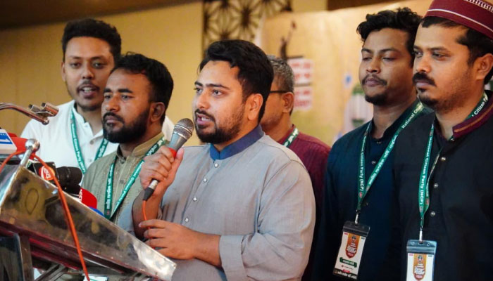অনুষ্ঠানে দলটির আহ্বায়ক নাহিদ ইসলাম প্রধান অতিথির বক্তব্যে বলেন, এনসিপি ও পতিত আওয়ামী লীগ একসঙ্গে থাকতে পারে না।