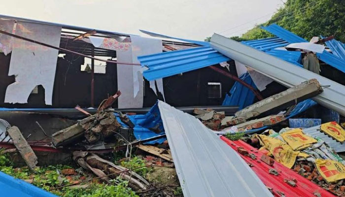 জঙ্গল সলিমপুরে বুলডোজার হামলায় ধ্বংস র&zwj;্যাব-পুলিশের ক্যাম্প, সড়ক কেটে অভিযানে বাধা 1