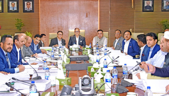 নতুন যুক্ত হওয়া সদস্যদের অধিকাংশই চট্টগ্রামভিত্তিক শিল্পগোষ্ঠী কেডিএস গ্রুপের সঙ্গে সংশ্লিষ্ট, ফলে ব্যাংকটির পরিচালনায় আবারও পুরোনো প্রভাবশালী গোষ্ঠীর প্রত্যাবর্তন ঘটল। শুধু নেই এস আলম গ্রুপের ভাইস চেয়ারম্যান আবদুস সামাদ লাবু।