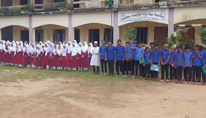 উপজেলা সদর নিয়ে উত্তাল উত্তর ফটিকছড়ি, ২৫ শিক্ষা প্রতিষ্ঠানে ক্লাস-পরীক্ষা বর্জনে শিক্ষার্থীরা 4