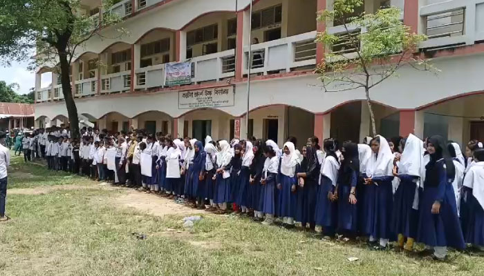 উপজেলা সদর নিয়ে উত্তাল উত্তর ফটিকছড়ি, ২৫ শিক্ষা প্রতিষ্ঠানে ক্লাস-পরীক্ষা বর্জনে শিক্ষার্থীরা 1