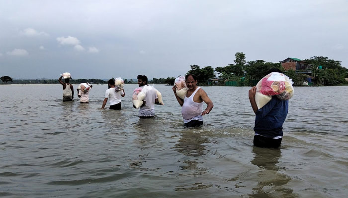 বন্যাদুর্গত বাঁশখালীর মানুষের পাশে পার্কভিউ হসপিটাল 1