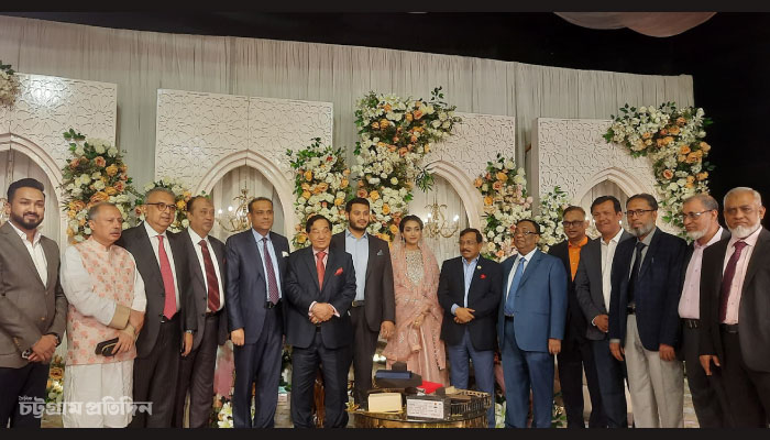 সিঙ্গাপুরের ফাইভ-স্টারে এস আলমের ছেলের আড়াই কোটির ‘এনগেইজমেন্ট’ ডিনার, এক প্লেটের বিল ৫২ হাজার 1 সিঙ্গাপুরের অনুষ্ঠানের পর ২০২৩ সালের ১০ জুন চট্টগ্রামের রেডিসন ব্লু হোটেলে বিবাহোত্তর সংবর্ধনা অনুষ্ঠিত হয়। যা ছিল চট্টগ্রামের সবচেয়ে ব্যয়বহুল আয়োজনগুলোর মধ্যে অন্যতম।