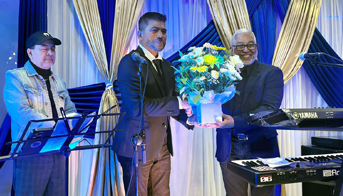 সিডনিতে চুয়েট অ্যালামনাইদের মিলনমেলা, গুণিজন সম্মাননার পর মঞ্চ মাতালেন নকীব খান 1